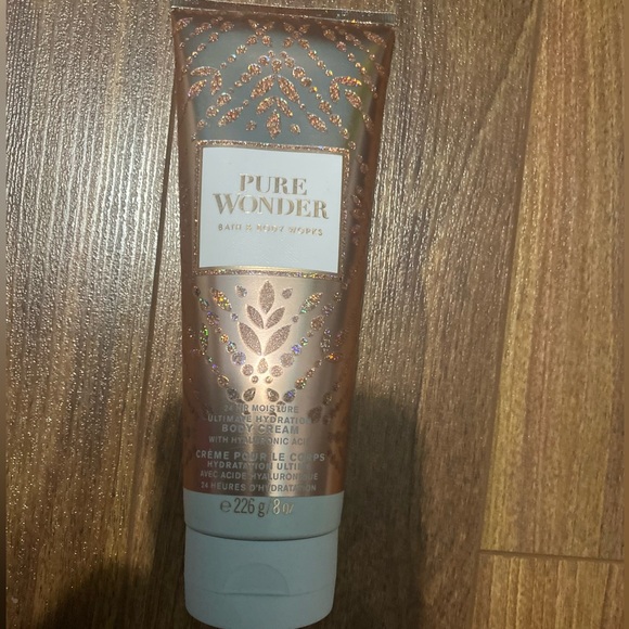 Bath and Body Works - Picture 1 of 2